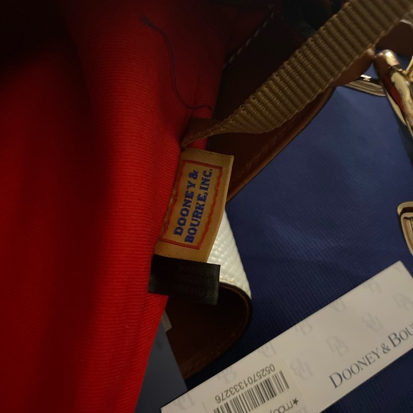 Dooney&Bourke Large white Barlow w/ smoking red interior 🤍🤍NWT - Picture 7 of 16